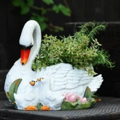 LuxenHome White Resin Swan Family Planter -OUTSUNNY Sale Store GUEST bba8a9bb 5475 4029 9458 13649ef512ad